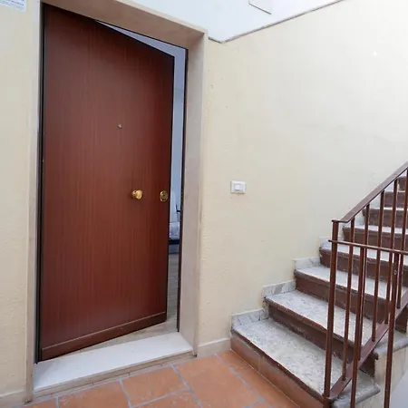 Guesthost - Porta Levante Gleeful Апартаменти