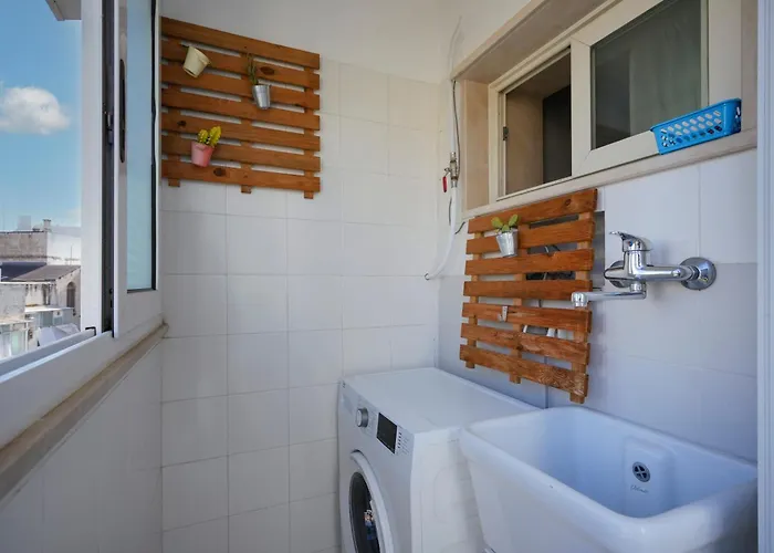 Guesthost - Porta Levante Gleeful